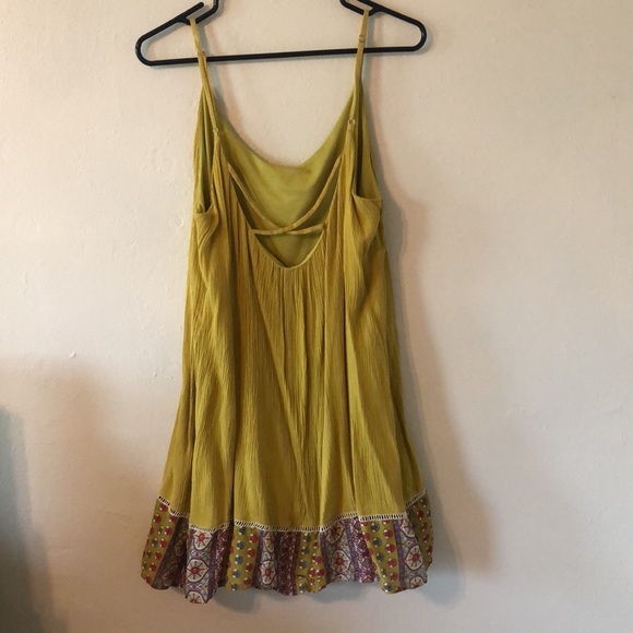 Lime Green Textured Spring Dress - Picture 4 of 4